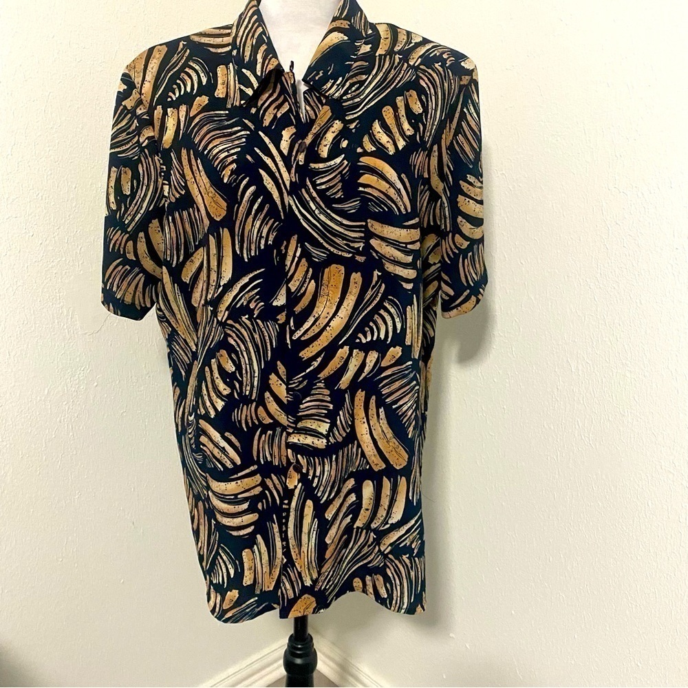 Laura Scott Women’s Size 18W Button Down Print Blouse Navy and Beige 100% Poly